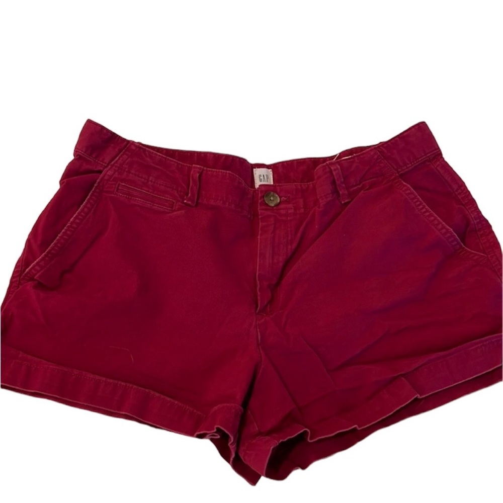 Gap summer short in raspberry. EUC. 3” inseam. Classic styling, slit pockets